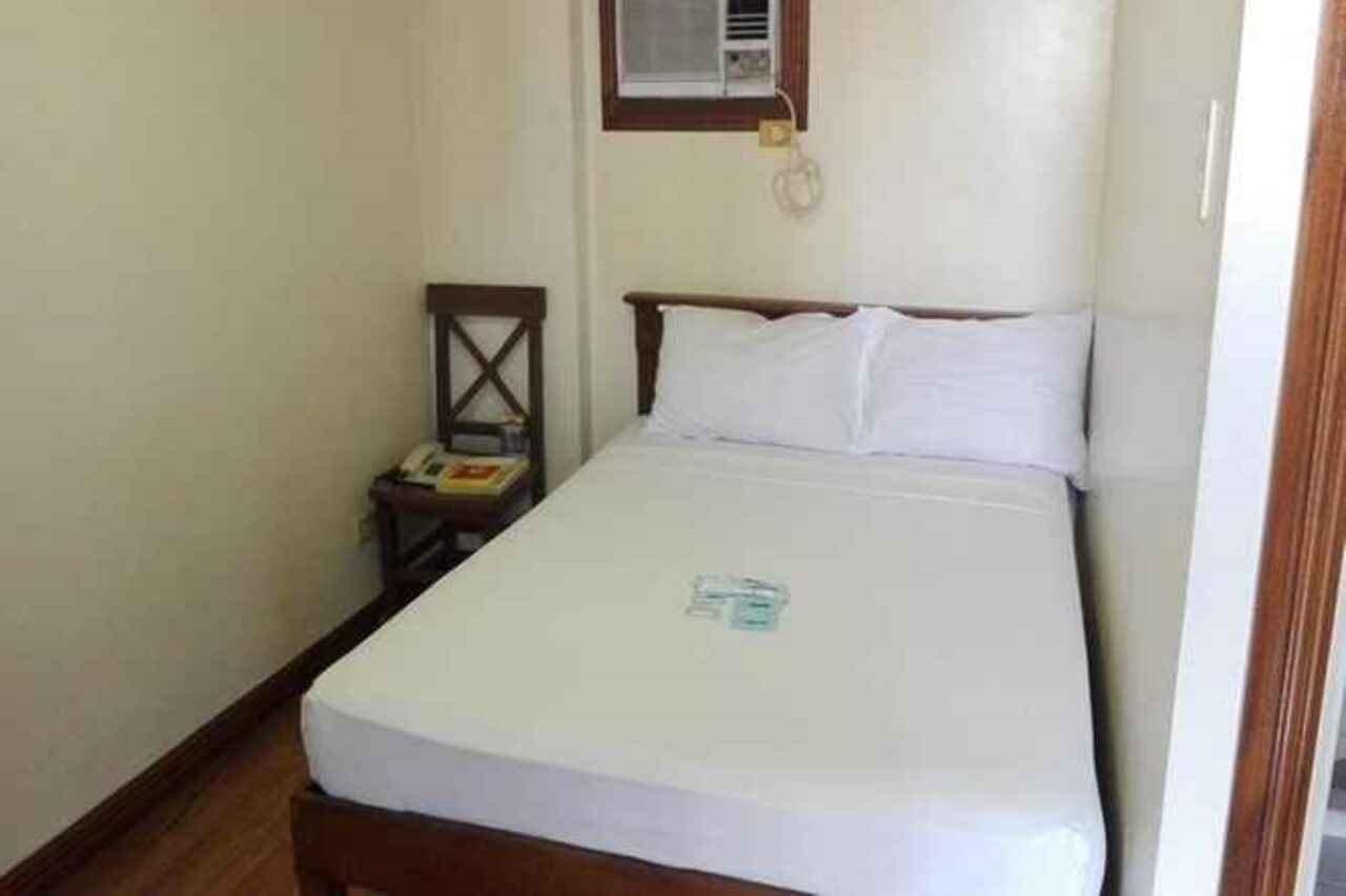 Isabelle Royale Makati Hotel Makati City Bagian luar foto