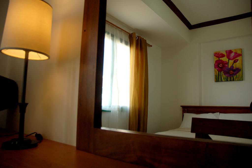 Isabelle Royale Makati Hotel Makati City Bagian luar foto