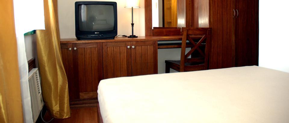 Isabelle Royale Makati Hotel Makati City Bagian luar foto