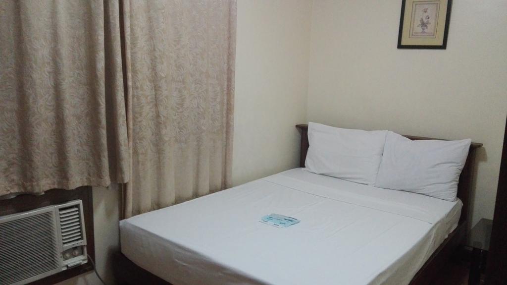 Isabelle Royale Makati Hotel Makati City Bagian luar foto