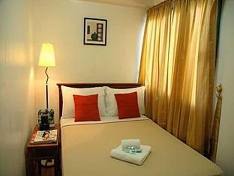 Isabelle Royale Makati Hotel Makati City Bagian luar foto